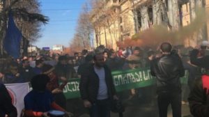 Акция протеста и столкновения в Тбилиси (Видео)