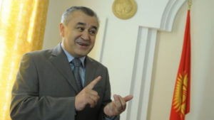 В Кыргызстане задержан лидер парламентской оппозиции Омурбек Текебаев