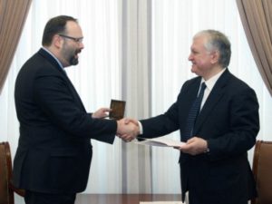 Главы МИД Армении и Канады обменялись поздравлениями по случаю 25-летия установления дипломатических отношений