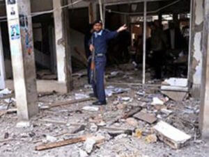 Террористы напали на здание суда в Пакистане