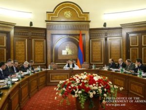 Премьер-министр: Помогать честному бизнесу и регулировать нечестный – а не наоборот