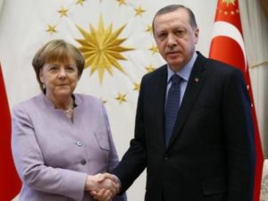 Меркель на встрече с Эрдоганом призвала к соблюдению в Турции гражданских прав