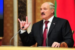 Лукашенко не хочет больше «ползать на коленях» перед Путиным