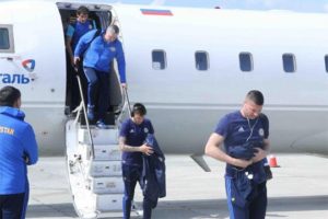 Самолет с футболистами Казахстана совершил экстренную посадку в Ереване