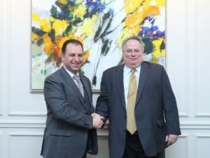 Сотрудничество в сфере обороны обсудили министр обороны Армении и глава МИД Греции