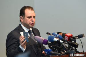 Министр обороны Армении раскритиковал ООН и ОБСЕ