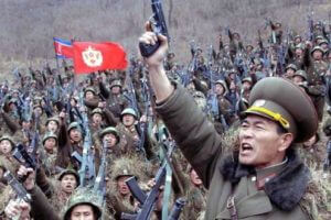 Северная Корея "уничтожила" американский авианосец и бомбардировщик при помощи фотомонтажа