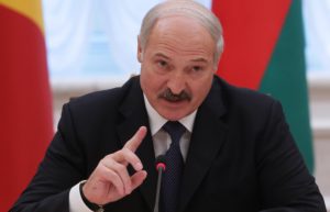 Лукашенко нашел радиоактивные вещества на борту армянского самолета