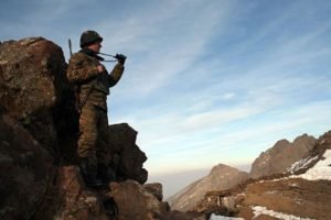 Противник продолжает обстрел армянских позиций