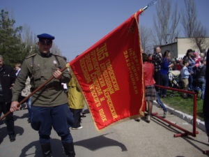 Армянские коммунисты раздали женщинам и девушкам красные розы на Северном проспекте Еревана