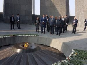 Глава МИД Греции: Мы обязуемся никогда не забывать жертв Геноцида армян