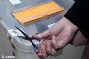 Полиция Армении обнародовала обновленные списки избирателей на выборах в НС