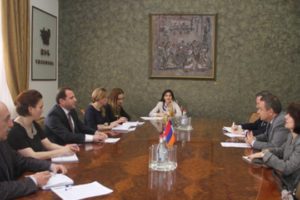 Министр по чрезвычайным ситуациям Армении Давид Тоноян принял посла Франции в РА