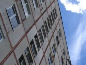 В Ереване 41-летняя женщина выбросилась с 4-го этажа