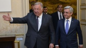 Президент Армении сделал запись в Книге почетных гостей Сената Франции