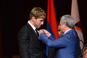 Артур Алексанян вновь возглавил рейтинг Объединенного мира борьбы