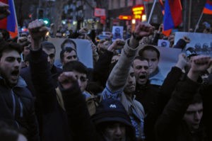 В Ереване началась сидячая акция протеста