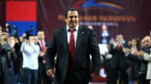 Царукян жителям Гориса: "Ваш сильный губернатор, наверное, новый, незнаком с проблемами народа"