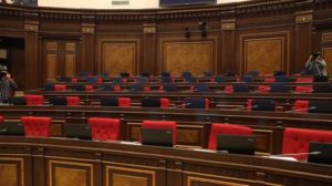 На заседании Парламента присутствовали всего 15 депутатов (Видео)