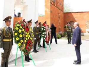 Президент Арцаха возложил цветы к памятнику безвинным жертвам Геноцида 1915 года