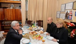 Президент посетил семью погибшего во время апрельской агрессии Адама Саакяна