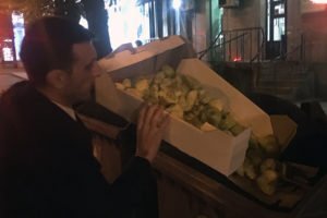 В Ереване уничтожили азербайджанские яблоки