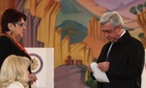 Идентификационное устройство не признало палец Сержа Саргсяна