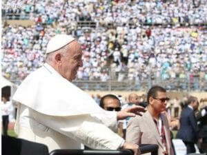 Папа римский Франциск провёл католическое богослужение на стадионе в Каире