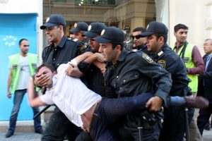 Авторитаризм в Азербайджане укрепляется: доклад Freedom House