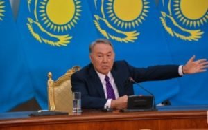 Назарбаев приказал отказаться от кириллицы