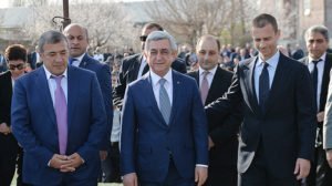 Президент Саргсян после открытия Футбольной академии в Эчмиадзине встретился с главой УЕФА