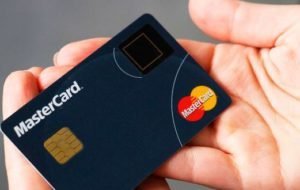 MasterCard создала банковскую карту со сканером отпечатков пальцев