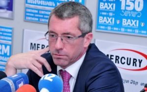 Европарламентарий сыграет свадьбу в Арцахе и готов защищать его с оружием в руках