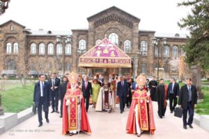 Президенты Армении и Арцаха приняли участие в Патриаршем богослужении по случаю праздника Светлого Христова Воскресения