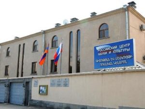 Российская авиабаза в Армении помогает семьям беженцев из Сирии