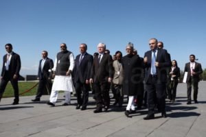 Делегация, возглавляемая вице-президентом Индии посетила мемориальный комплекс жертв Геноцида армян