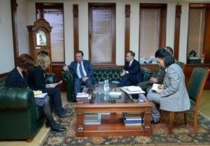 Министр обороны Армении обсудил с главой делегации МККК проблемы без вести пропавших