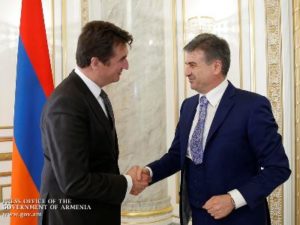 Премьер-министр Армении и посол Сербии обсудили вопросы активизации экономических отношений
