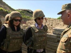 Атом Эгоян, Арсине Ханджян и Эрик Назарян в Арцахе посетили передовую линию границы