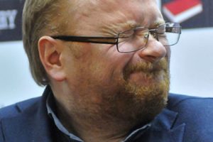 Россиян хотят штрафовать за "фейковые" аккаунты, а детям до 14 лет вход в соцсети запретят вовсе