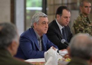 Серж Саргсян в Шуши встретился с демобилизованными и еще проходящими службу военнослужащими