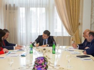 Карен Карапетян обсудил перспективы развития туризма в Армении