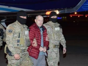 Супруга Александра Лапшина: Саша мечтает о любимом мамином пироге с яблоками