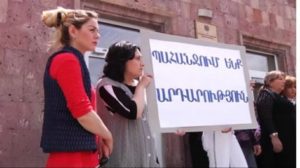 Новоназначенного директора не впустили в школу