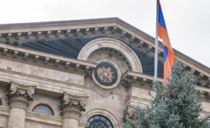 Старые лица в новом парламенте: депутаты получили мандаты