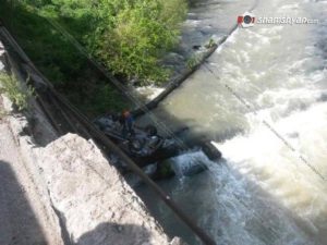 В Армении джип упал в реку: Погибли брат и сестра