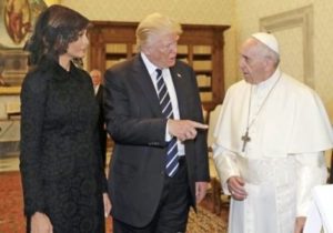 Папа Римский поинтересовался у Меланьи Трамп, чем она кормит мужа
