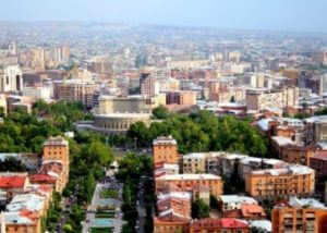 Премьер Армении: Крыши в городах страны должны быть одного цвета