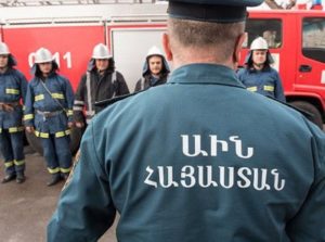 В городе Артик обрушилась стена дома, жильцы эвакуированы