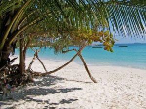 Богач-отшельник отметил 20-летие жизни на необитаемом острове